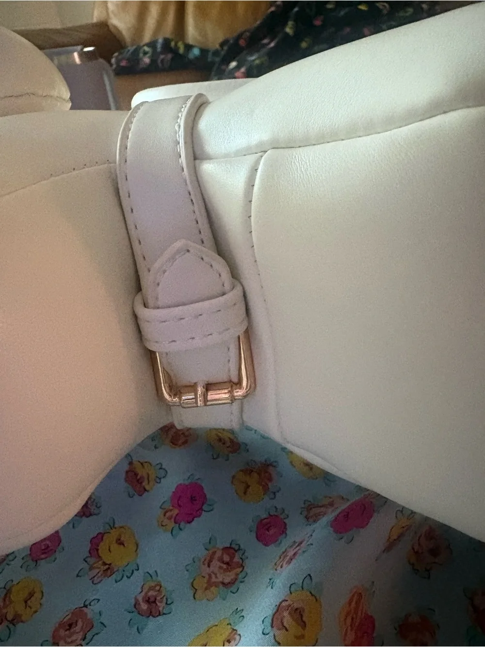 AKIRA Dachshund White Dog-Shaped Crossbody Purse with Detachable Strap